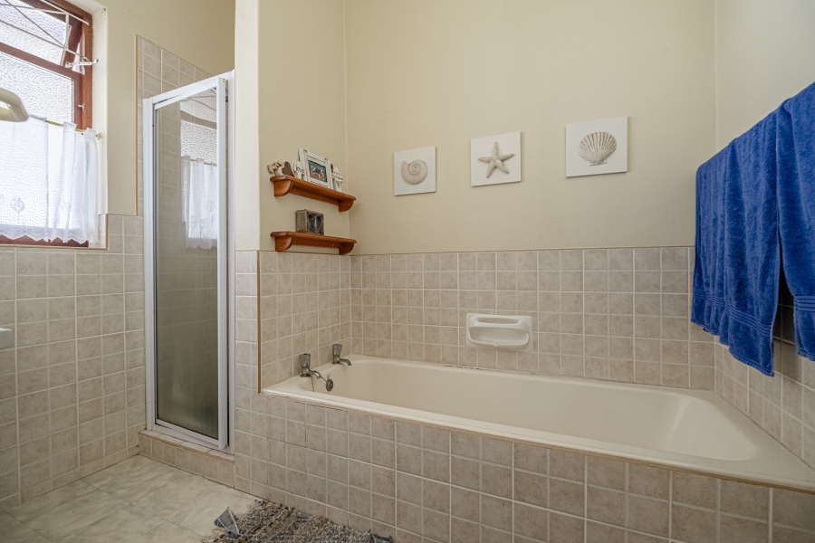 4 Bedroom Property for Sale in Summerstrand Eastern Cape